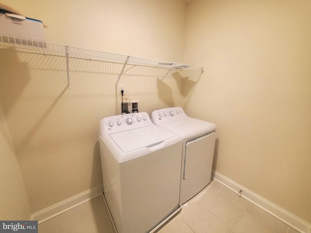 laundry room with washing machine and dryer