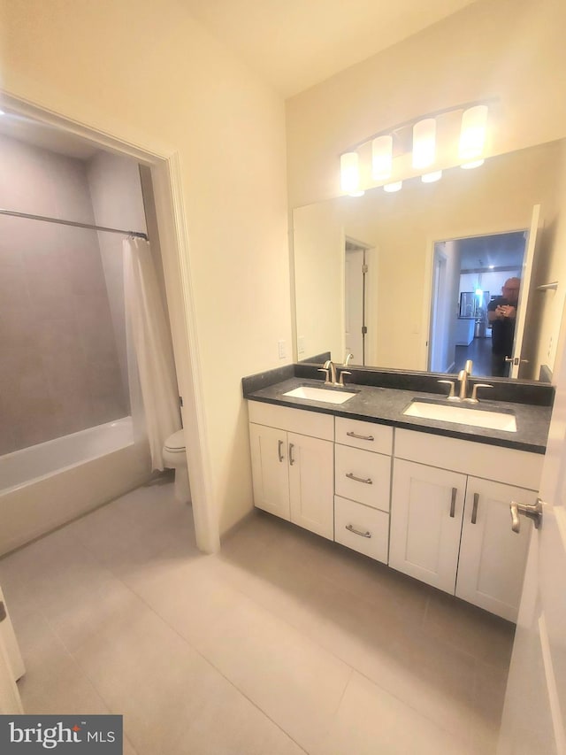 full bathroom featuring tile patterned floors, shower / bath combo with shower curtain, vanity, and toilet