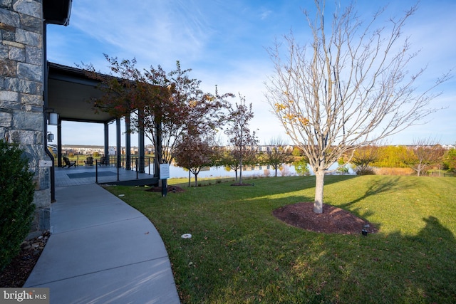 view of yard featuring a water view