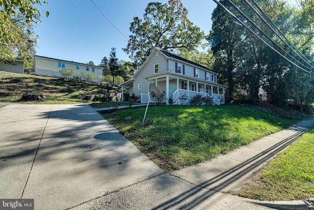 front of property featuring a front lawn