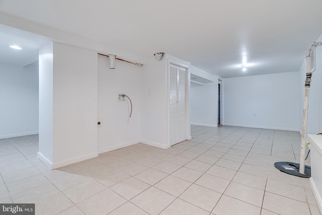 empty room featuring light tile patterned flooring