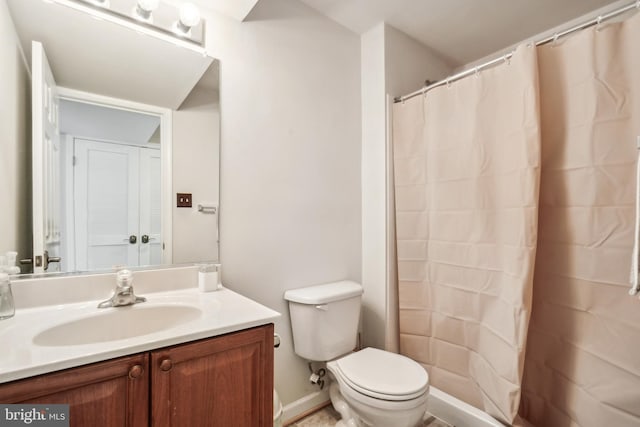 bathroom featuring vanity, curtained shower, and toilet