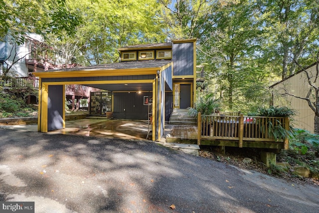 view of front of property featuring a carport