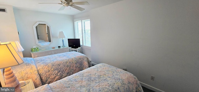 bedroom with ceiling fan