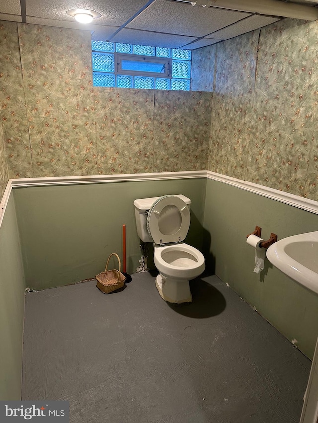 bathroom featuring toilet