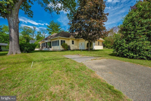view of front of house with a front lawn