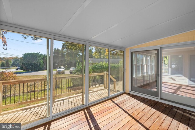 sunroom with vaulted ceiling