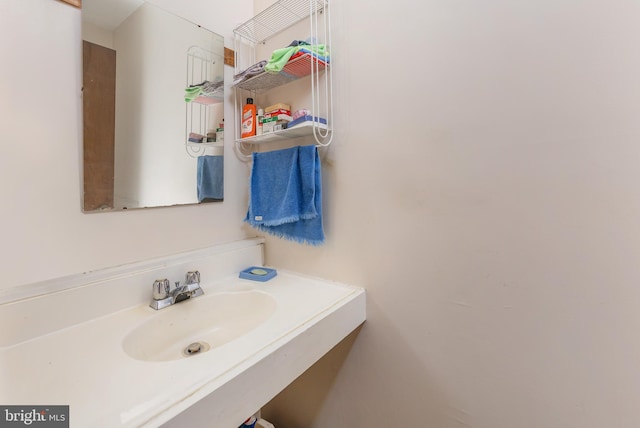 bathroom featuring sink