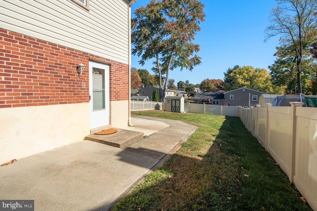 view of yard with a patio area