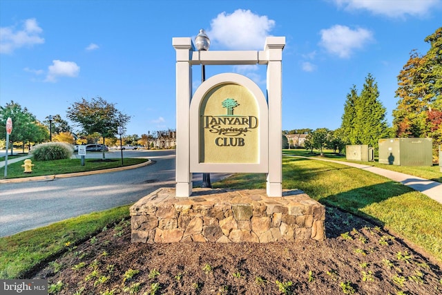 community sign with a yard