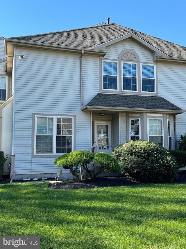 view of front of home featuring a front lawn