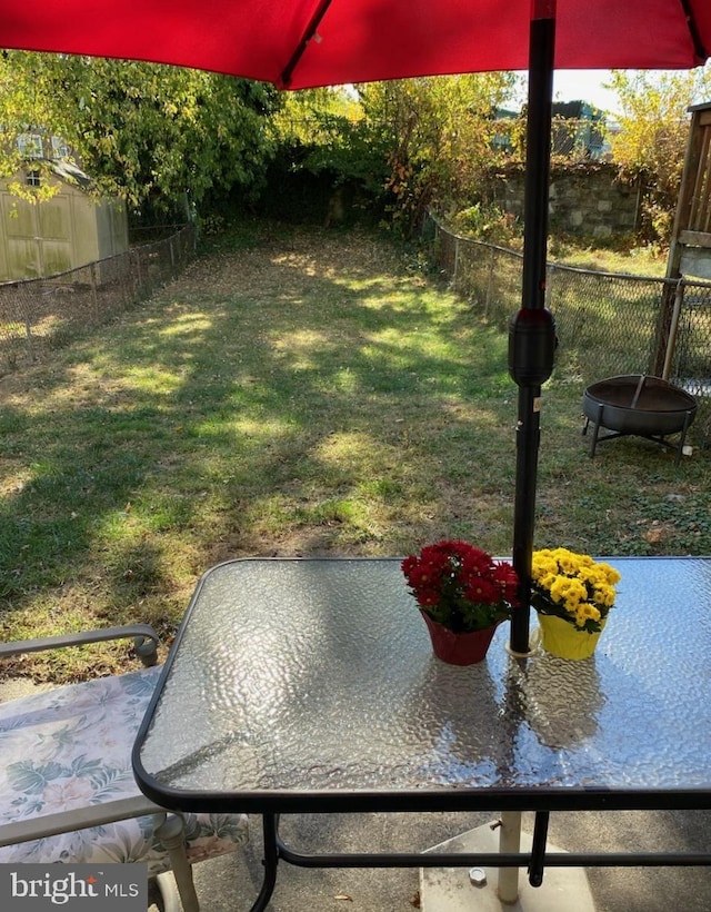 view of yard with a fire pit