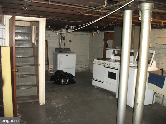 basement with sink and washer and dryer