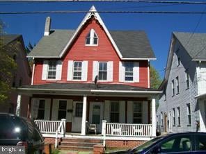 view of front facade featuring covered porch