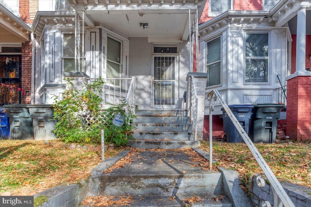 entrance to property featuring a porch