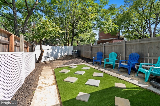 view of yard featuring a patio