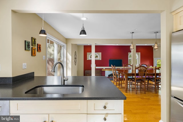 6503 Fleecydale Rd, New Hope, PA 18938 - kitchen featuring dark countertops, a sink, light wood-type flooring, a peninsula, and stainless steel refrigerator