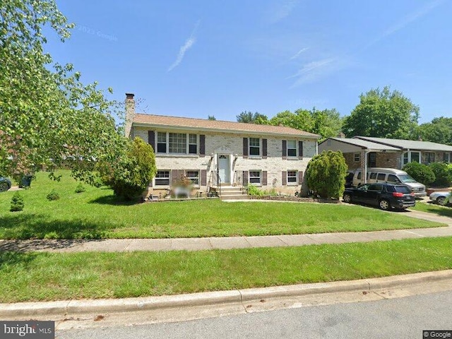 view of front of house with a front lawn