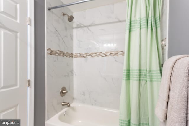 bathroom with shower / tub combo