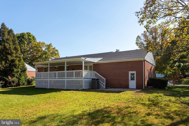 rear view of house featuring a yard