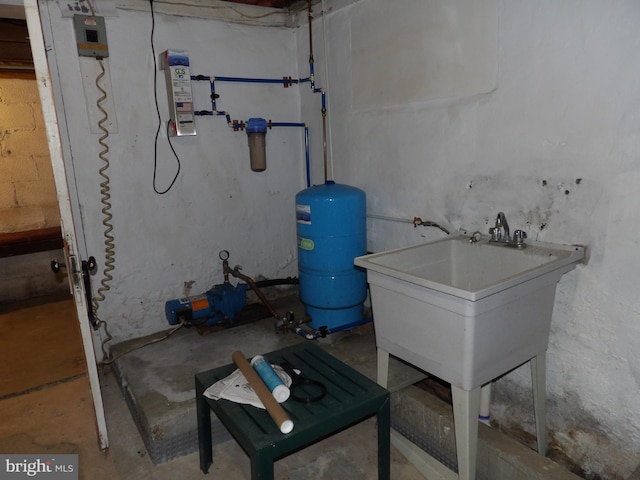 utility room with sink