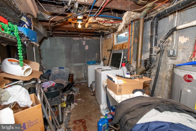 basement with electric water heater and washing machine and clothes dryer