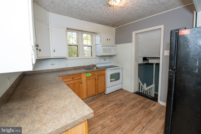 1019 Green Ln, Levittown, PA 19057 - kitchen featuring a sink, white appliances, light countertops, and light wood-type flooring
