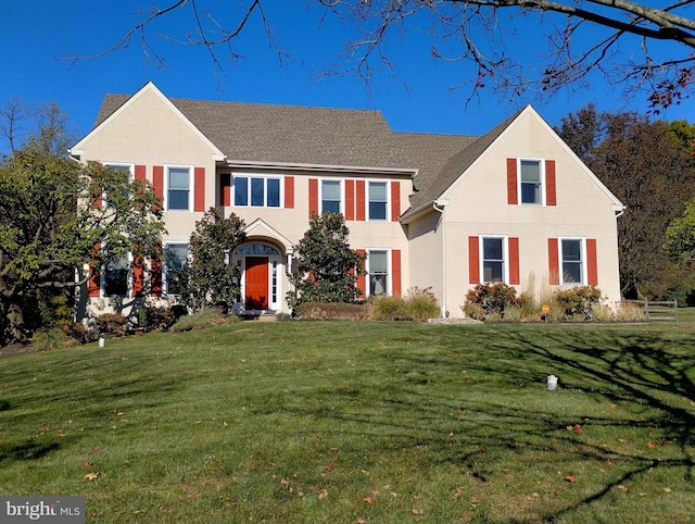 colonial home featuring a front yard