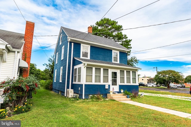 view of front of property with a front lawn