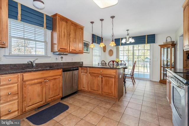 kitchen featuring sink, kitchen peninsula, stainless steel appliances, pendant lighting, and light tile patterned floors