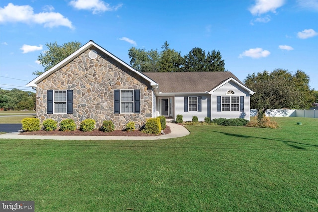 ranch-style house featuring a front yard