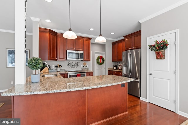 kitchen with dark wood-type flooring, sink, hanging light fixtures, kitchen peninsula, and stainless steel appliances