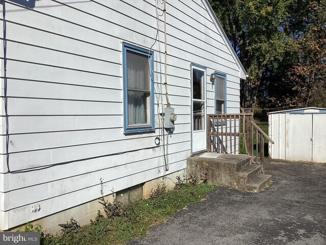 17604 Woodlawn Dr, Hagerstown, MD 21740 - view of side of home