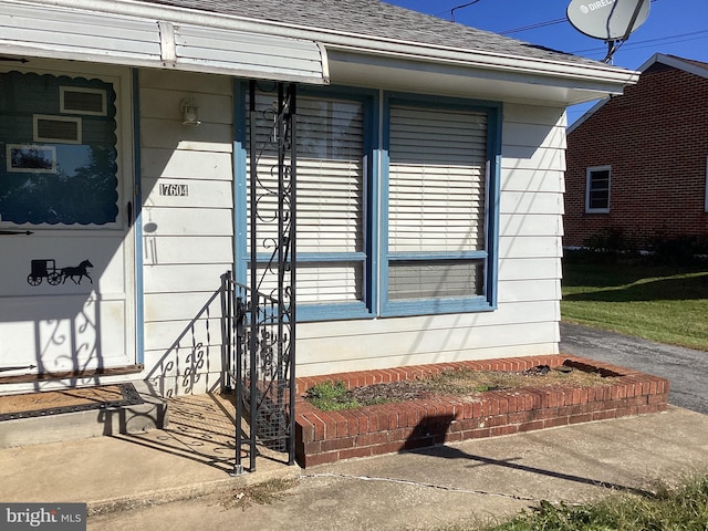 17604 Woodlawn Dr, Hagerstown, MD 21740 - exterior space with roof with shingles