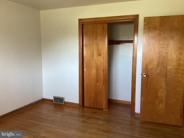 17604 Woodlawn Dr, Hagerstown, MD 21740 - unfurnished bedroom featuring wood finished floors, visible vents, a closet, and baseboards