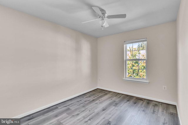 unfurnished room featuring light wood-type flooring and ceiling fan