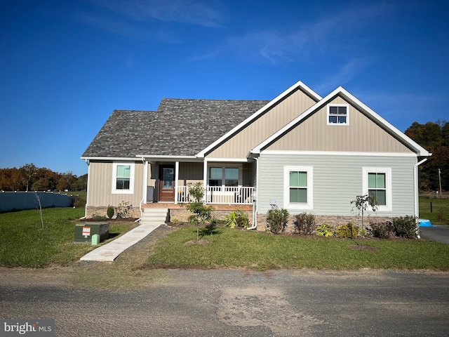 view of front facade featuring a porch and a front yard