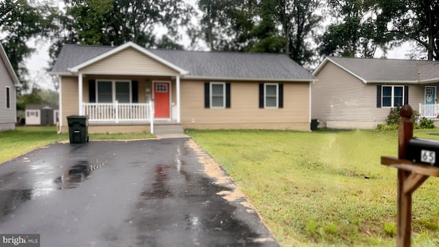 single story home with a front yard