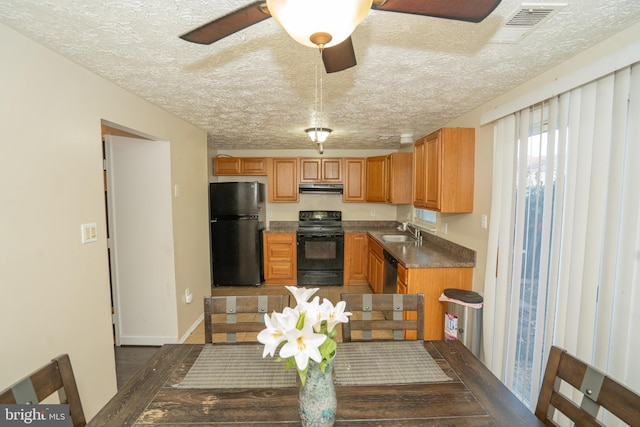 kitchen featuring a textured ceiling, black appliances, sink, and ceiling fan