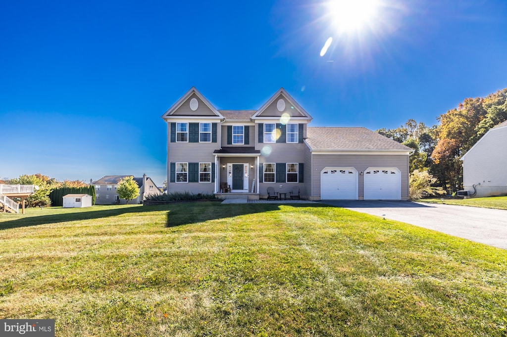 view of front of home featuring a front yard and a garage