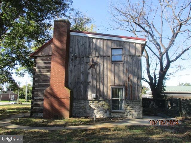 view of home's exterior