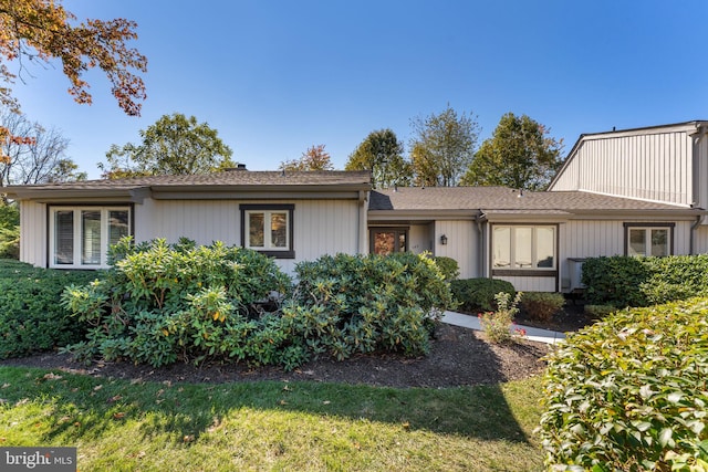 view of front of home with a front yard