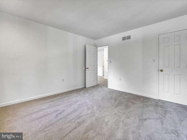 unfurnished room featuring carpet floors