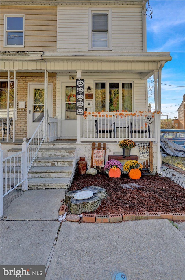 view of front facade featuring covered porch