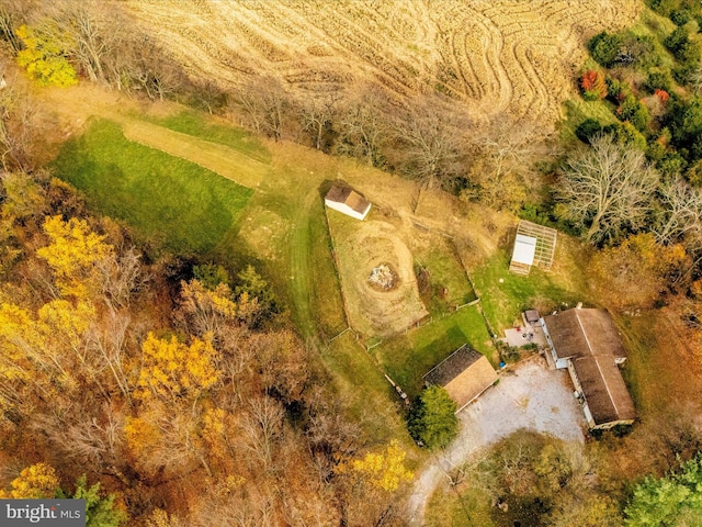 birds eye view of property featuring a rural view