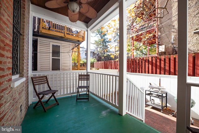 balcony featuring ceiling fan