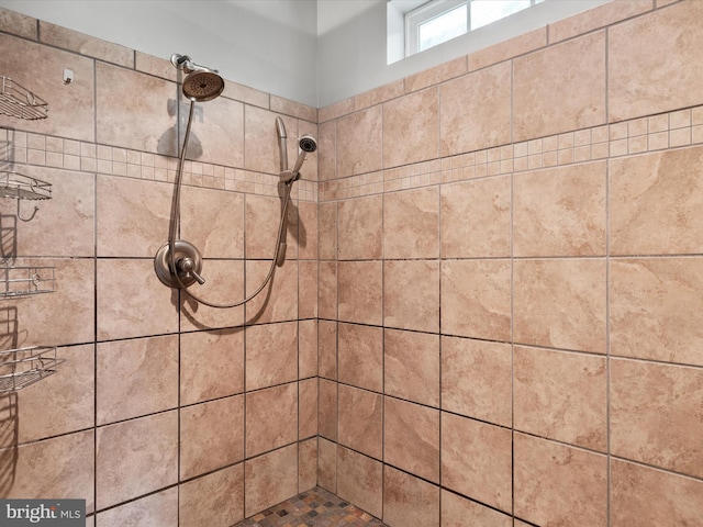 bathroom featuring tiled shower