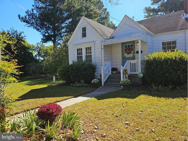 view of front of house featuring a front lawn and covered porch