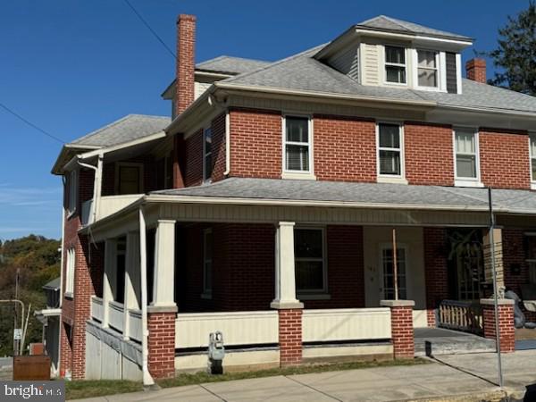 view of front of house with covered porch