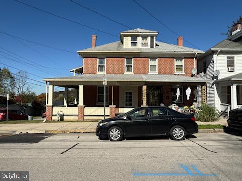 view of front facade